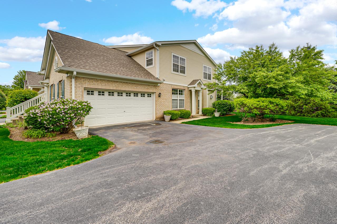 10 Millbrook Ct., Algonquin, IL 60102