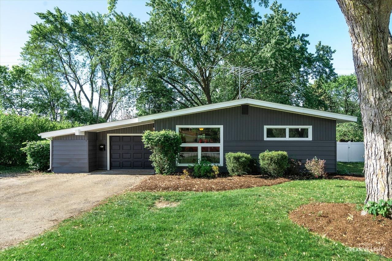304 John St., North Aurora, IL 60542