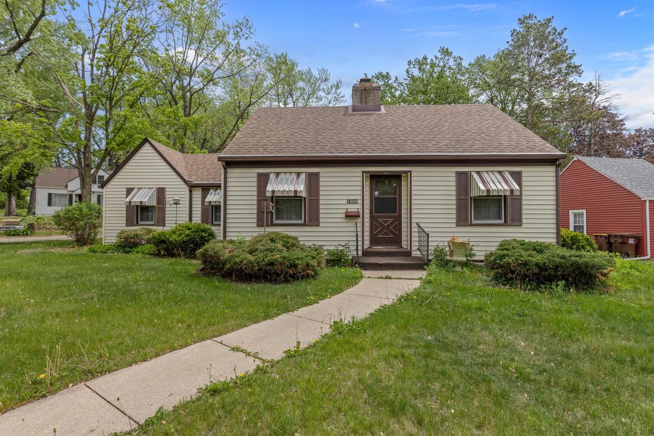 1606 East Gate Pkwy., Rockford, IL 61108