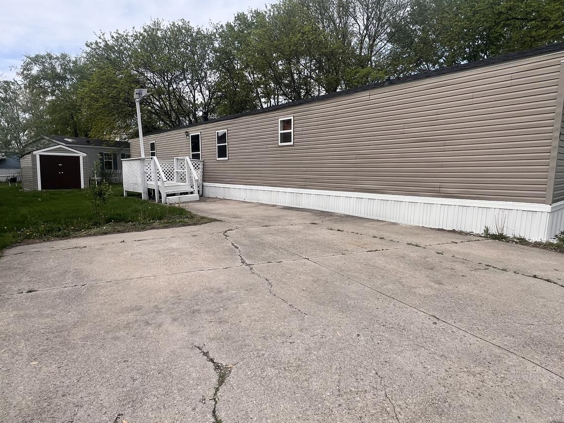 5 Washington Dr., Diamond, IL 60416