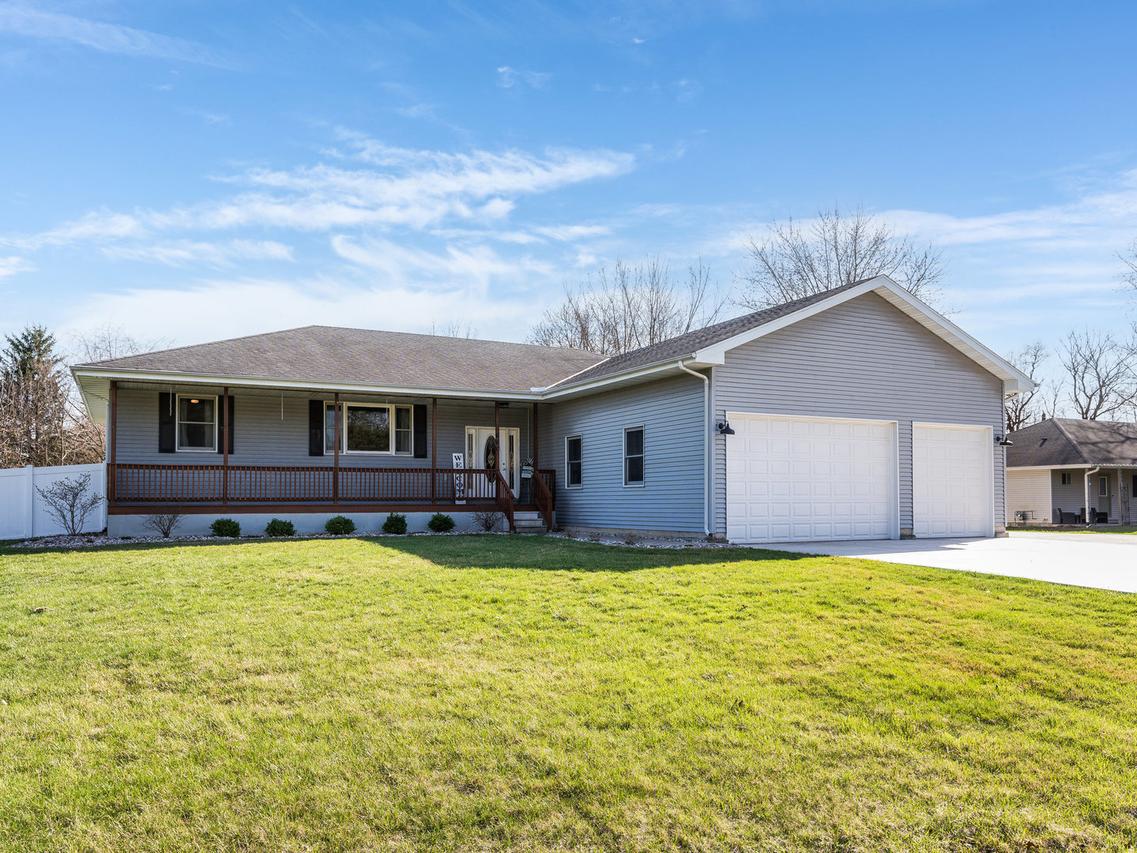 660 W Evergreen St., Essex, IL 60935