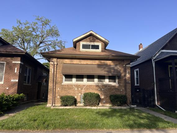 7949 S Manistee Ave., Chicago, IL 60617