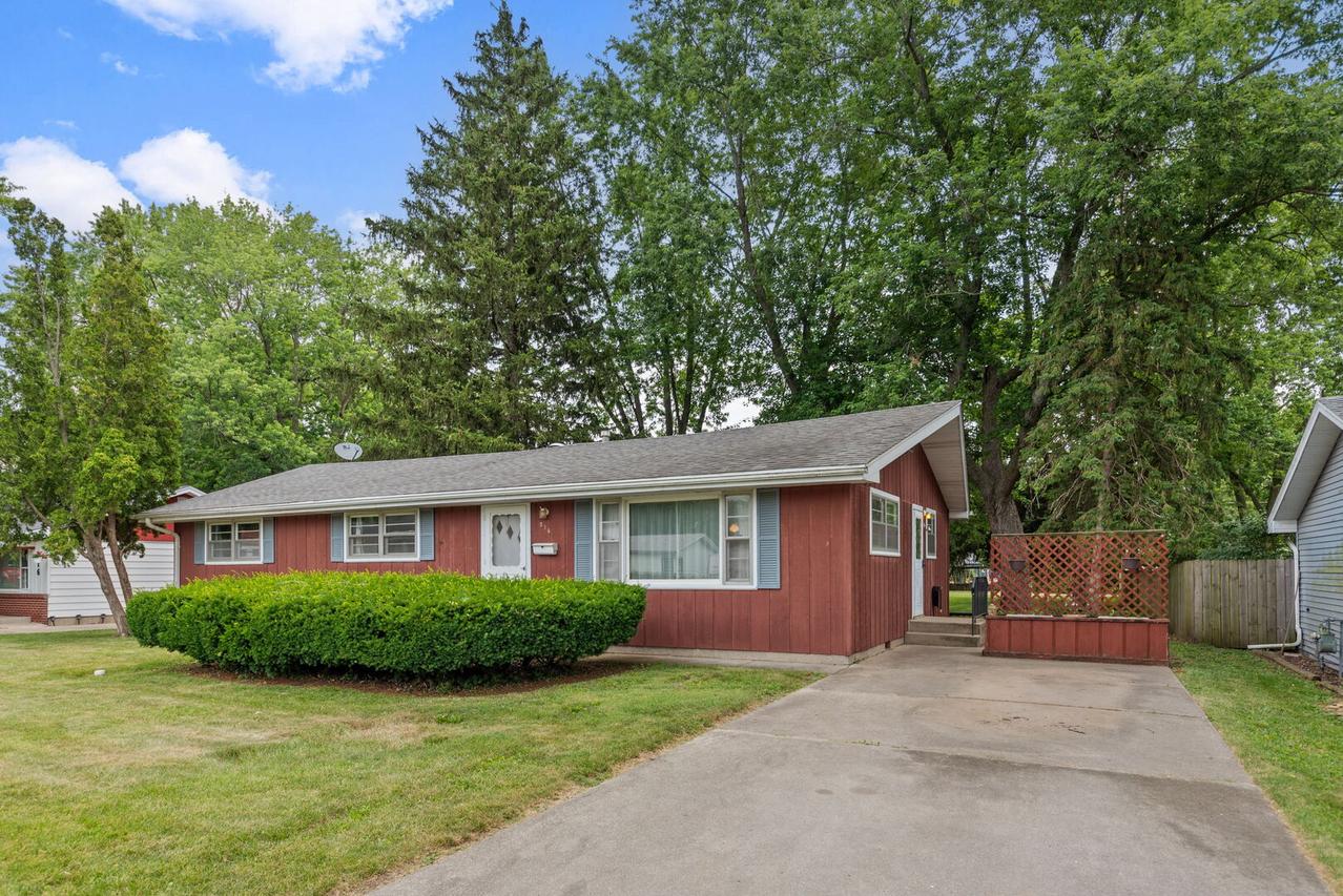 214 Hickory Ln., Momence, IL 60954