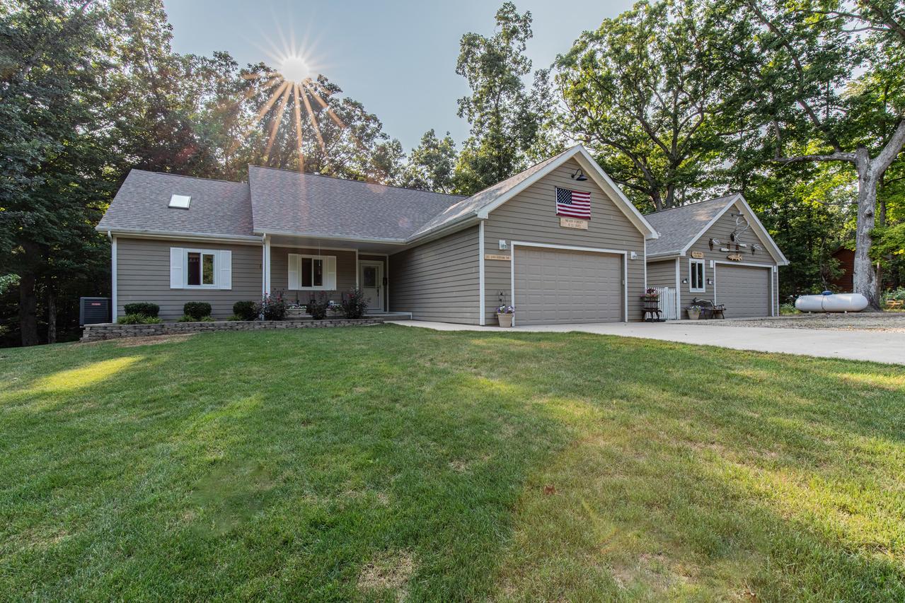 21 Carribean Dr., Putnam, IL 61560