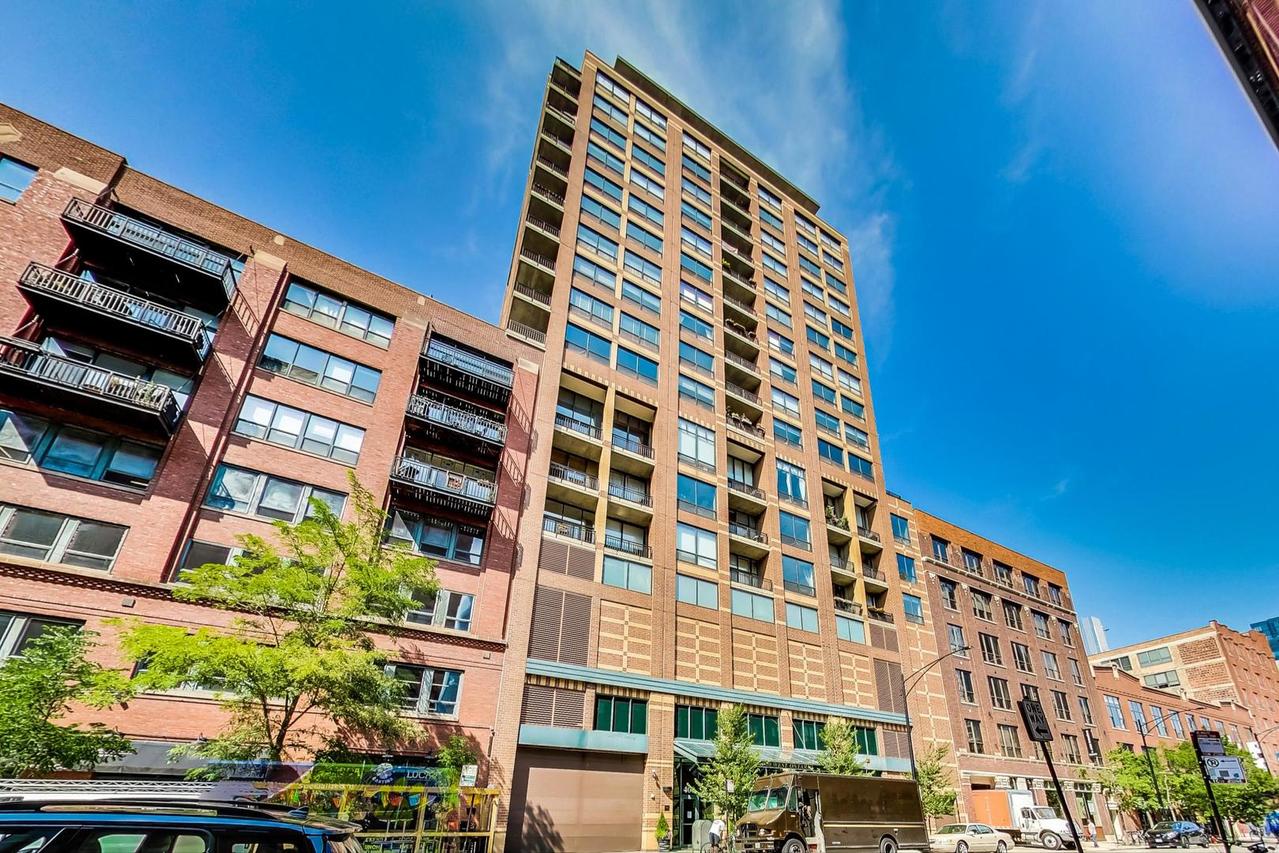 400 W Ontario St. #214, Chicago, IL 60654