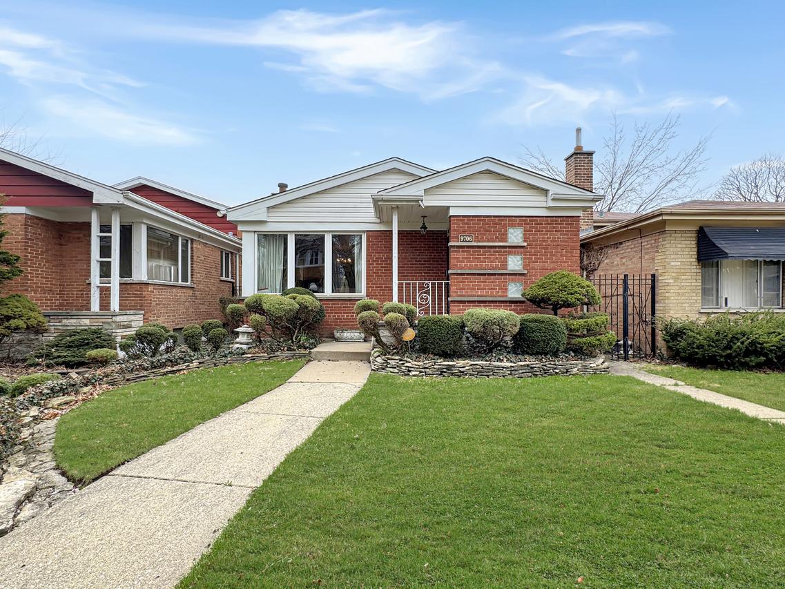 9706 S Prairie Ave., Chicago, IL 60628