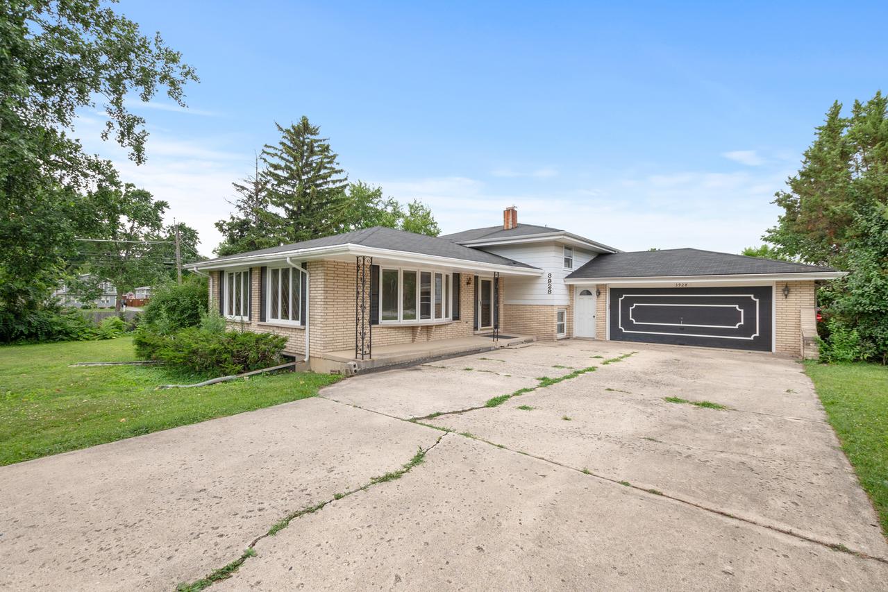 3928 N Cass Ave., Westmont, IL 60559