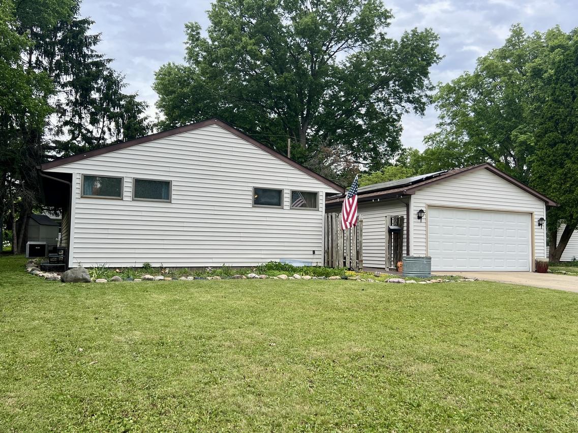 808 E Burkwood Dr., Urbana, IL 61801