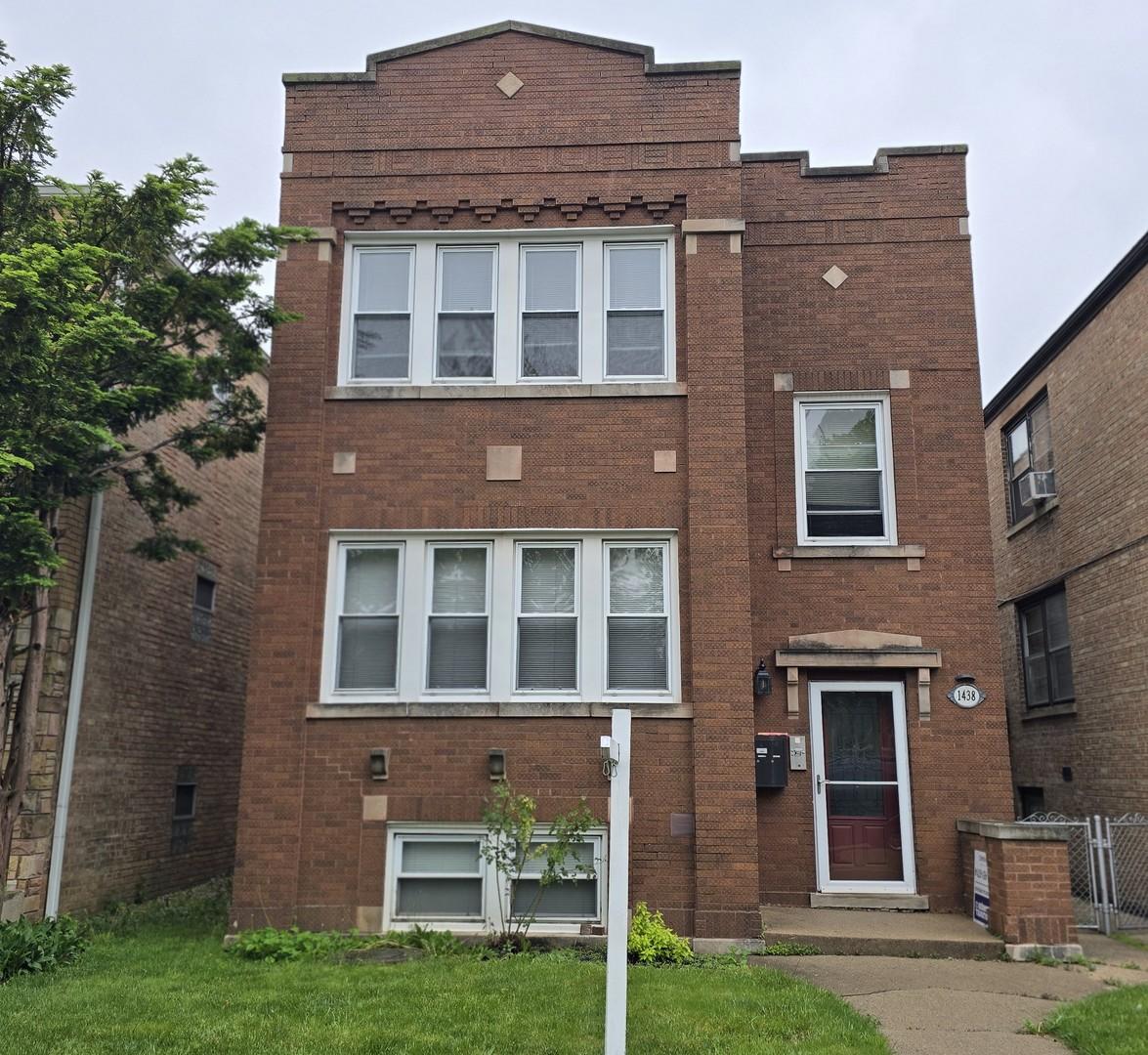 1438 Maple Ave., Berwyn, IL 60402