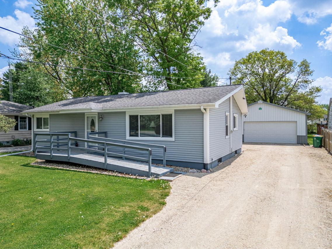 304 W Hortense Dr., Kirkland, IL 60146