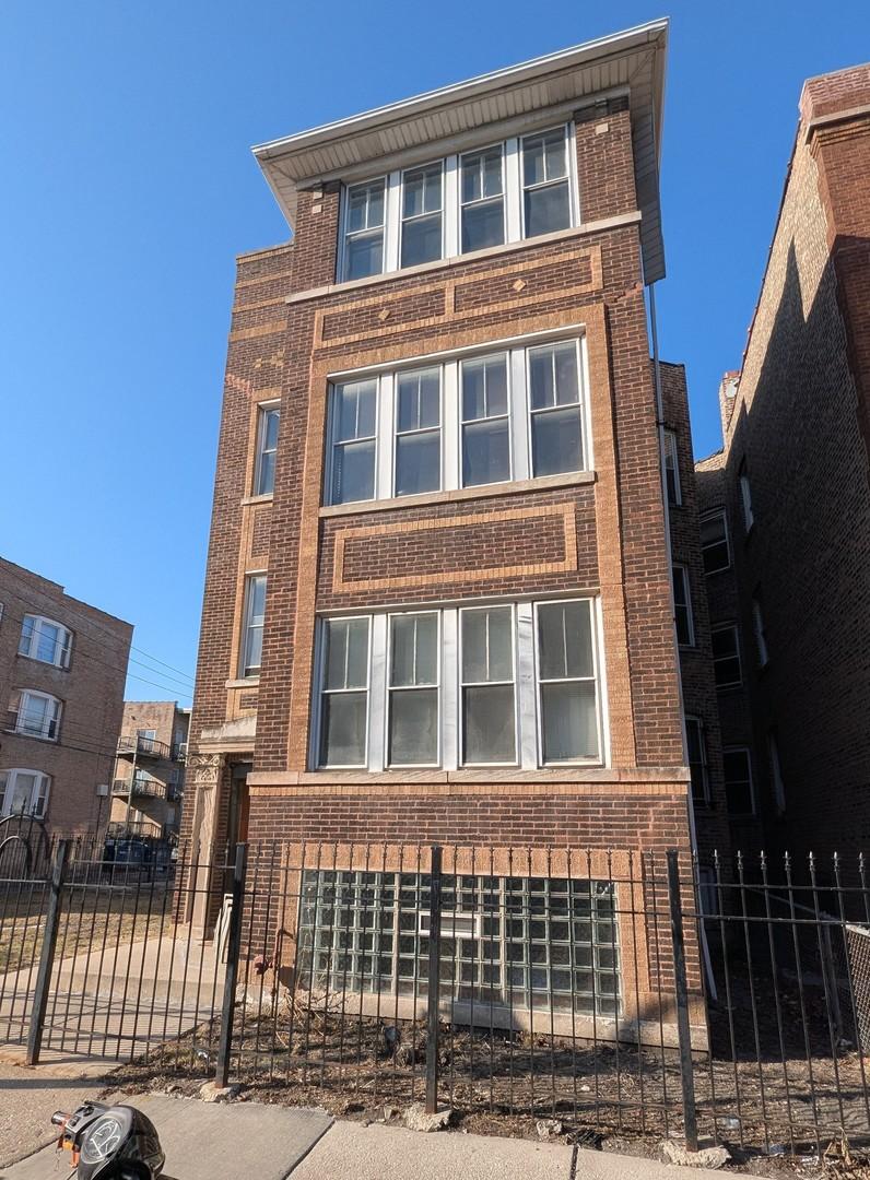 3718 W Polk St., Chicago, IL 60624