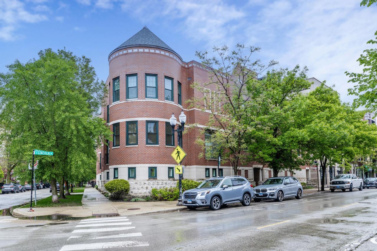 4127 N Lincoln Ave., Chicago, IL 60618