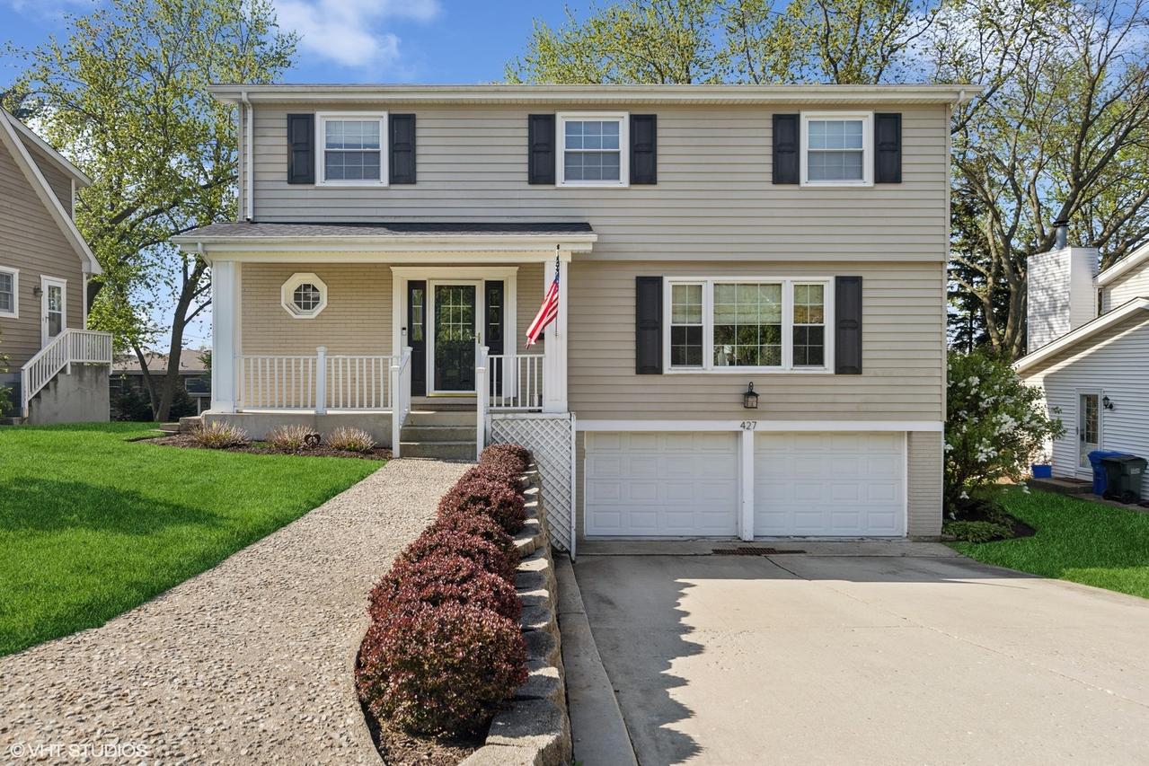 427 Dorset Pl., Glen Ellyn, IL 60137