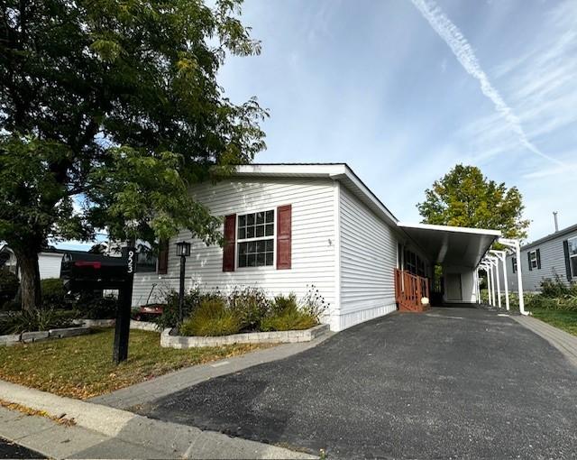 923 Crookedstick Ct., Crystal Lake, IL 60014