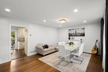 3907 New Haven Ave., Arlington Heights, IL 60004