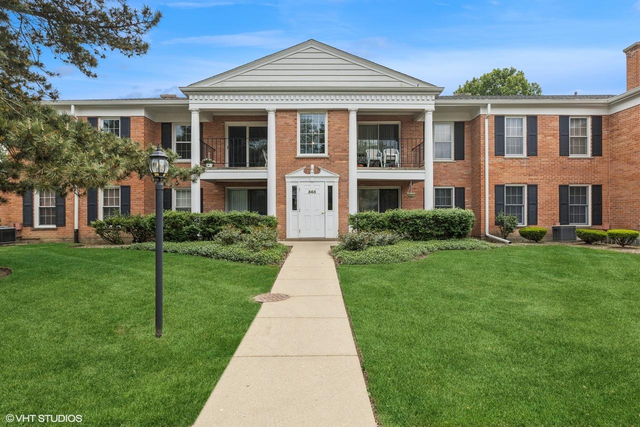 565 Shorely Dr. #202, Barrington, IL 60010