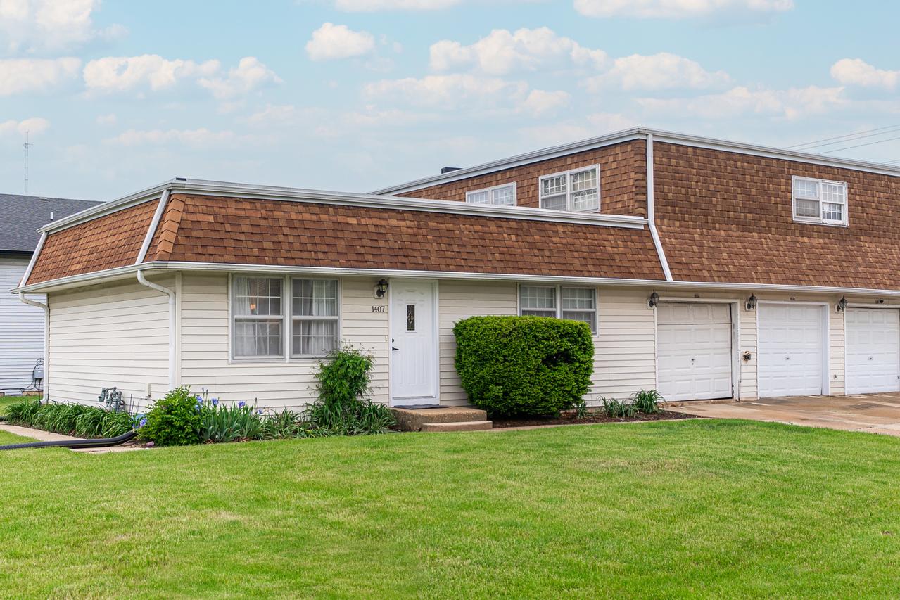 1409 E Stonehenge Dr., Sycamore, IL 60178