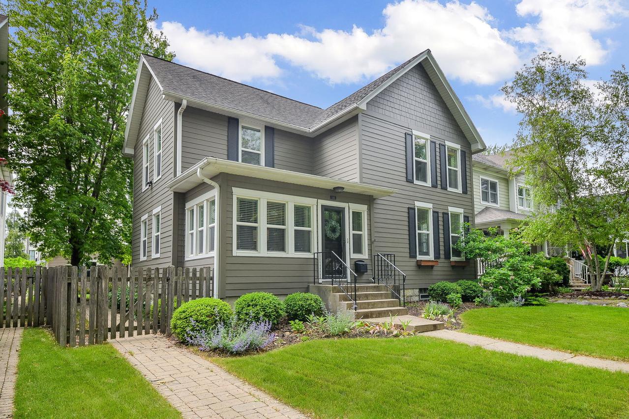 549 S Main St., Naperville, IL 60540