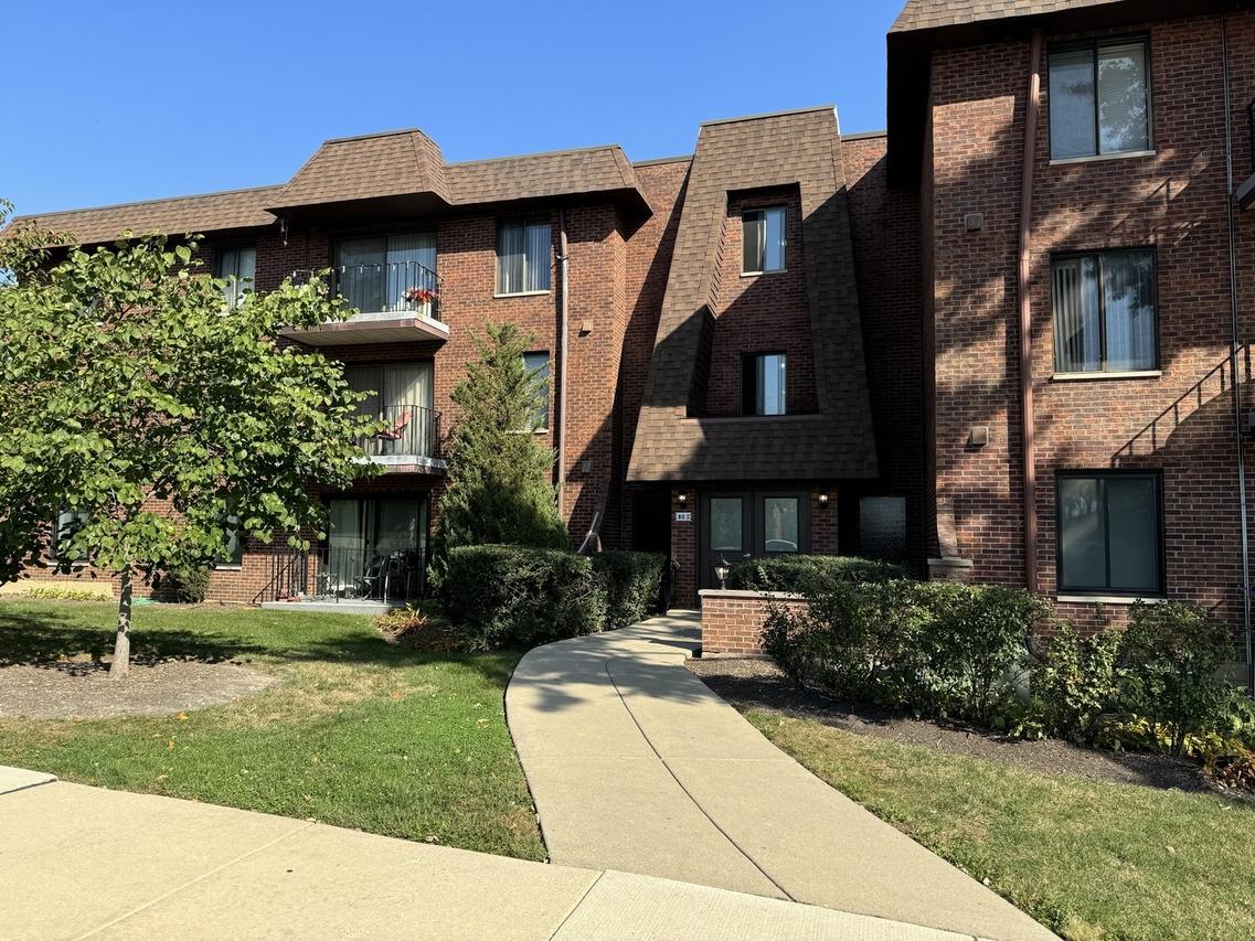 80 S Pleasant Rd. #204, Lake Zurich, IL 60047