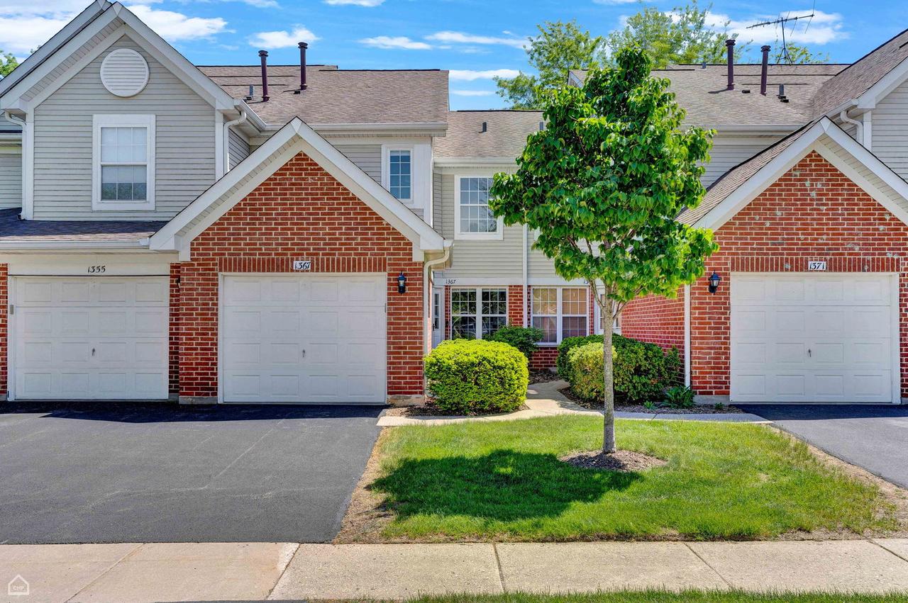 1367 Hampshire Ct., Roselle, IL 60172