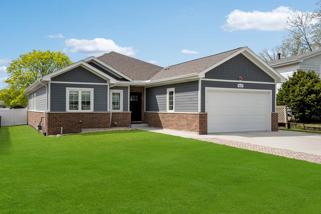 8029 98th St., Palos Hills, IL 60465