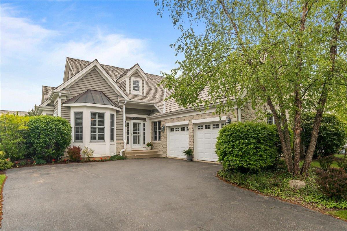 165 S Danbury Ct., Lake Forest, IL 60045