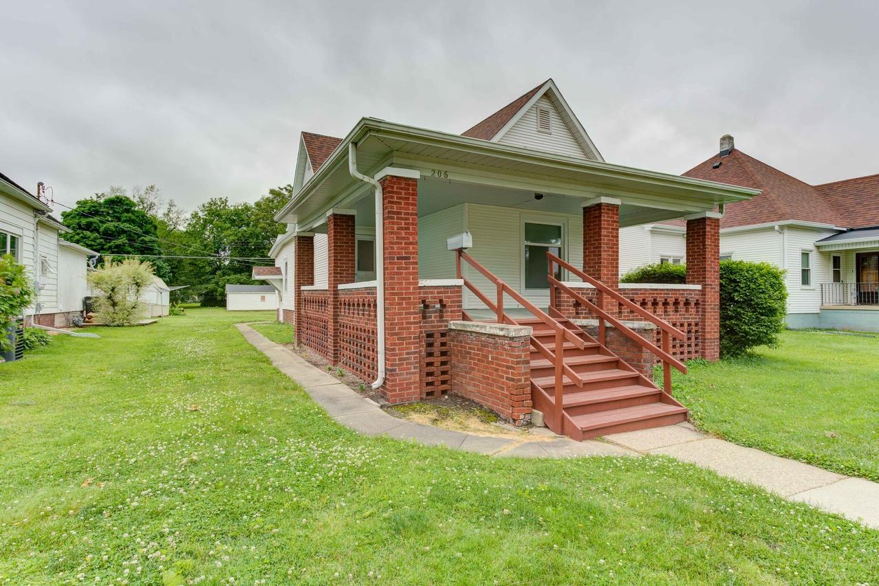 206 N Pine St., Villa Grove, IL 61956