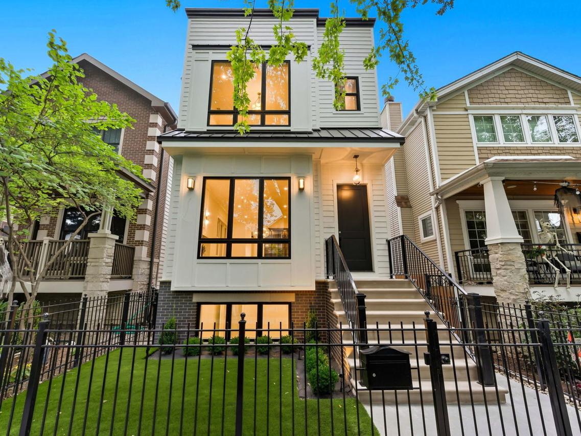 3443 N Hamilton Ave., Chicago, IL 60618