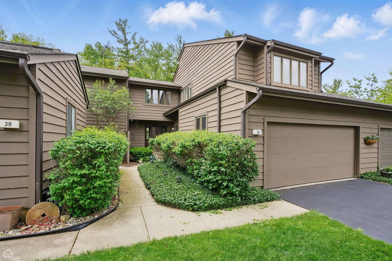 36 Lakewood Cir., St. Charles, IL 60174