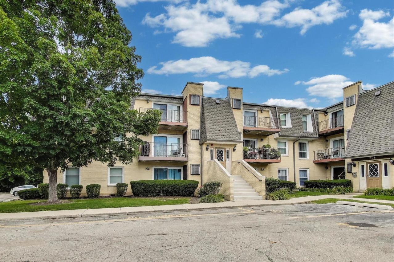 810 N River Rd. #1C, Mount Prospect, IL 60056