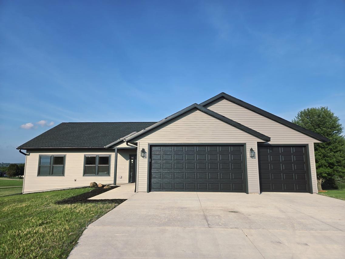 17-95 Lake Carroll Blvd., Lake Carroll, IL 61046
