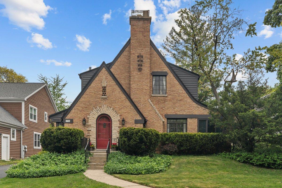 1735 Elmwood Dr., Highland Park, IL 60035