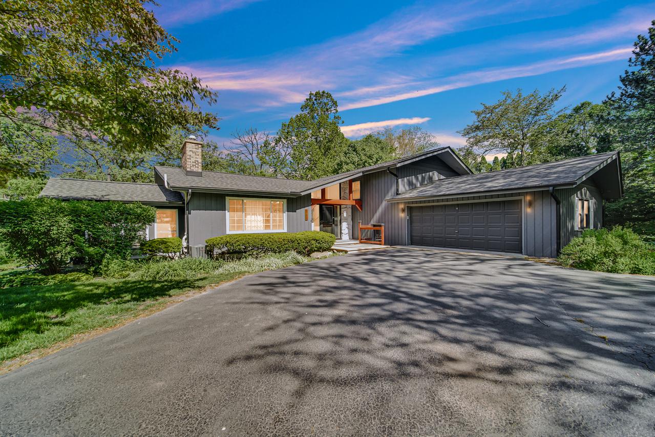 168 Rainbow Ln., Trout Valley, IL 60013