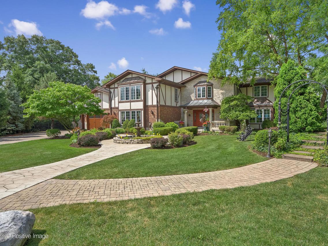6 Swaps Ct., Oak Brook, IL 60523