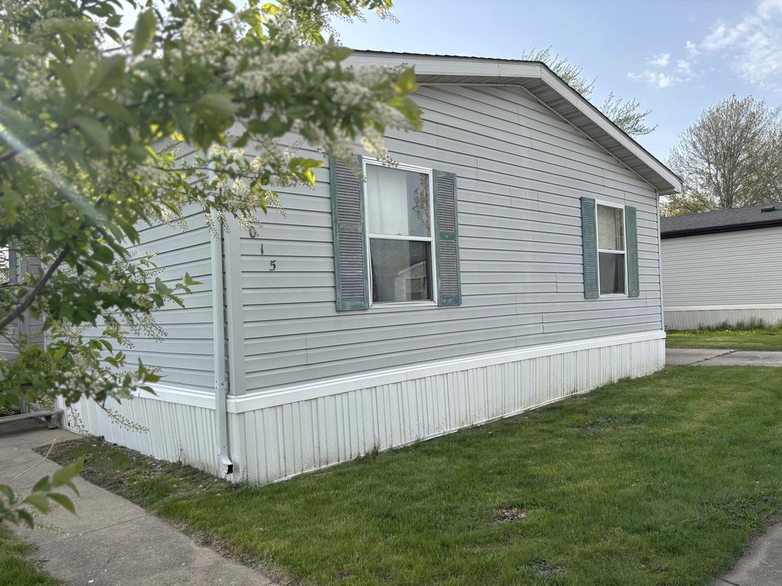 1015 Bel Air Ln., Dekalb, IL 60115