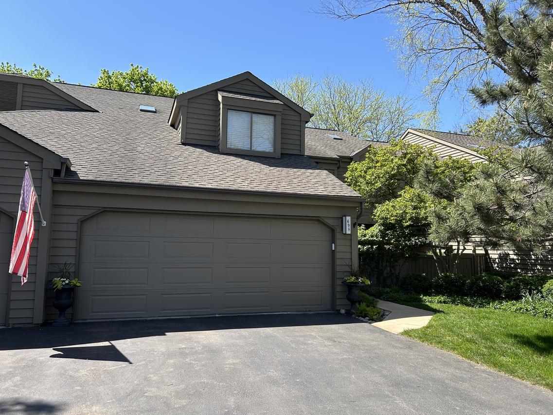 698 N Golf Ln., Lake Barrington, IL 60010