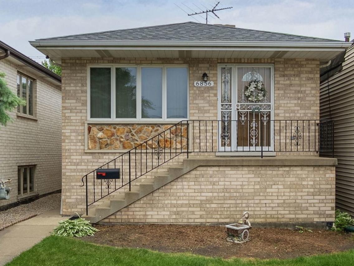 6856 W Montrose Ave., Harwood Heights, IL 60706