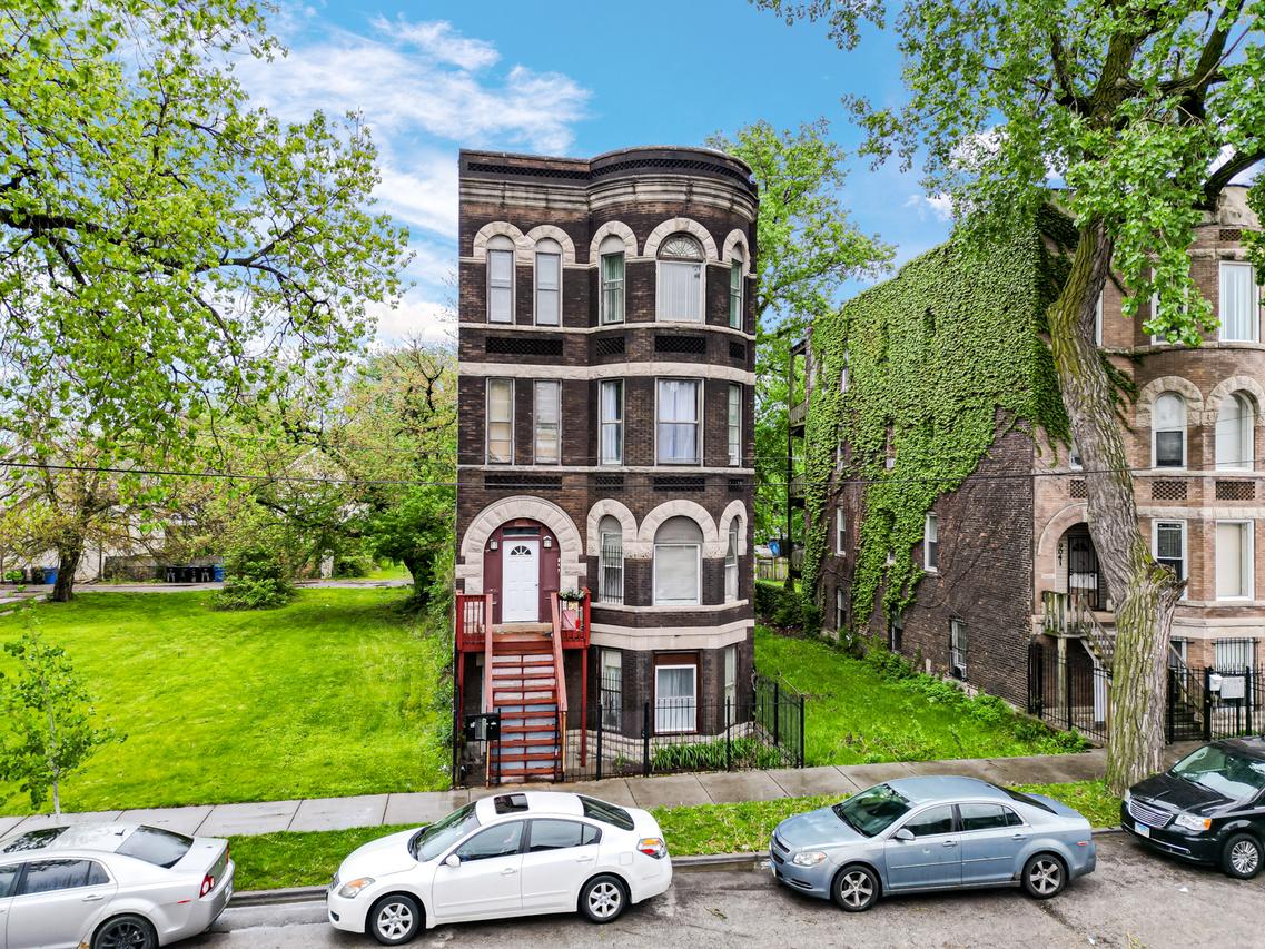 9035 S Burley Ave., Chicago, IL 60617