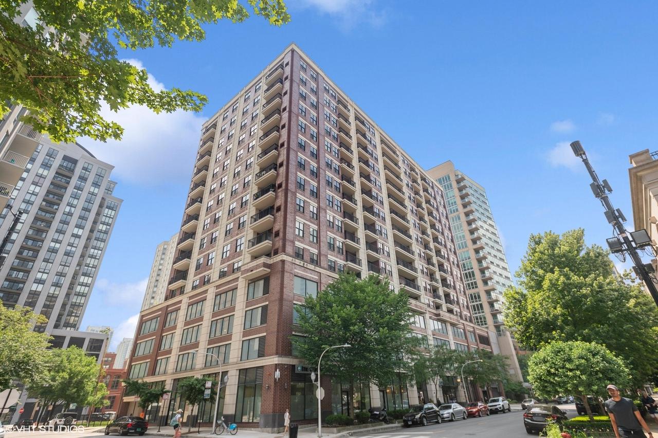 451 W Huron St. #910, Chicago, IL 60610