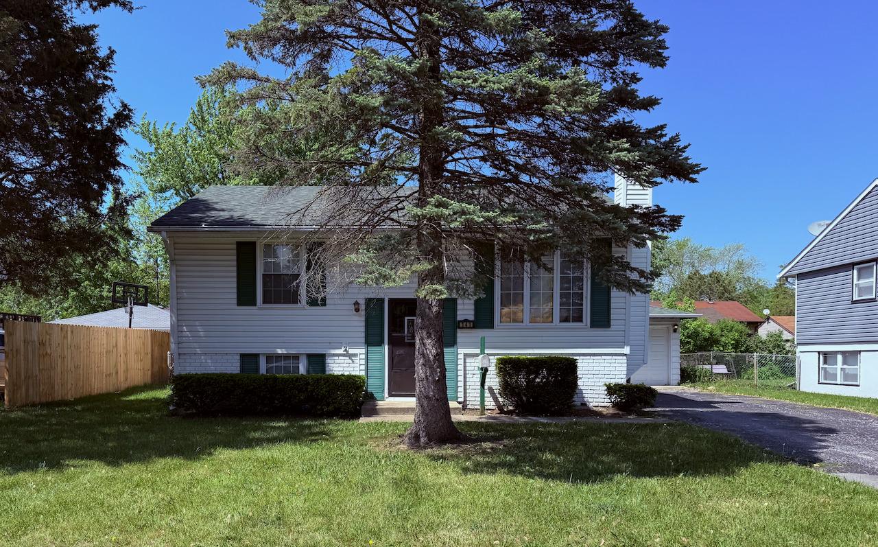 141 E Mulberry Dr., Glenwood, IL 60425
