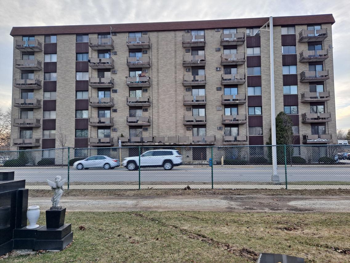 850 Des Plaines Ave. #202, Forest Park, IL 60130