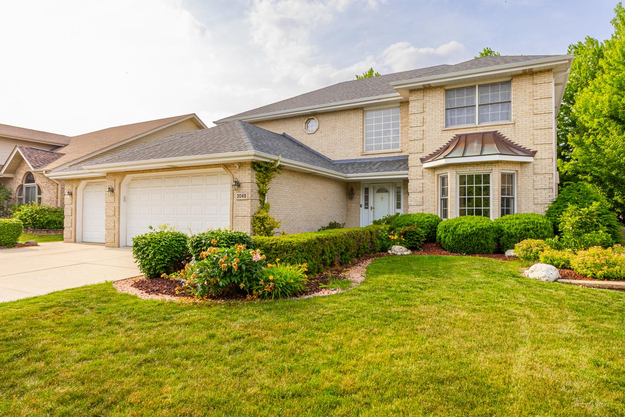 2048 Westbury Dr., Woodridge, IL 60517