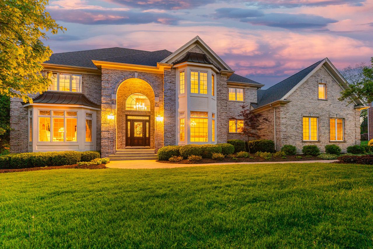 38W185 Heritage Oaks Dr., St. Charles, IL 60175