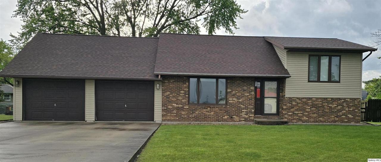 200 Dallas Rd, Carthage, IL 62321