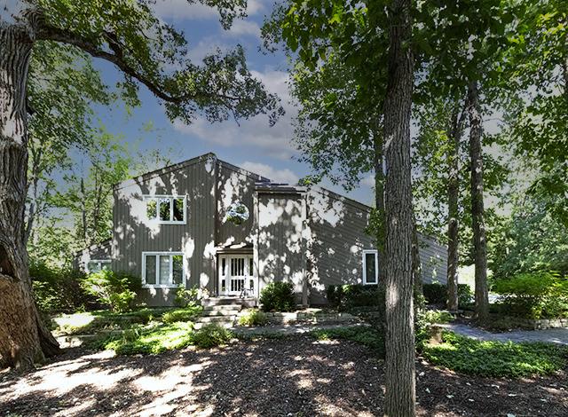 3 Astor Ct., Lincolnshire, IL 60045