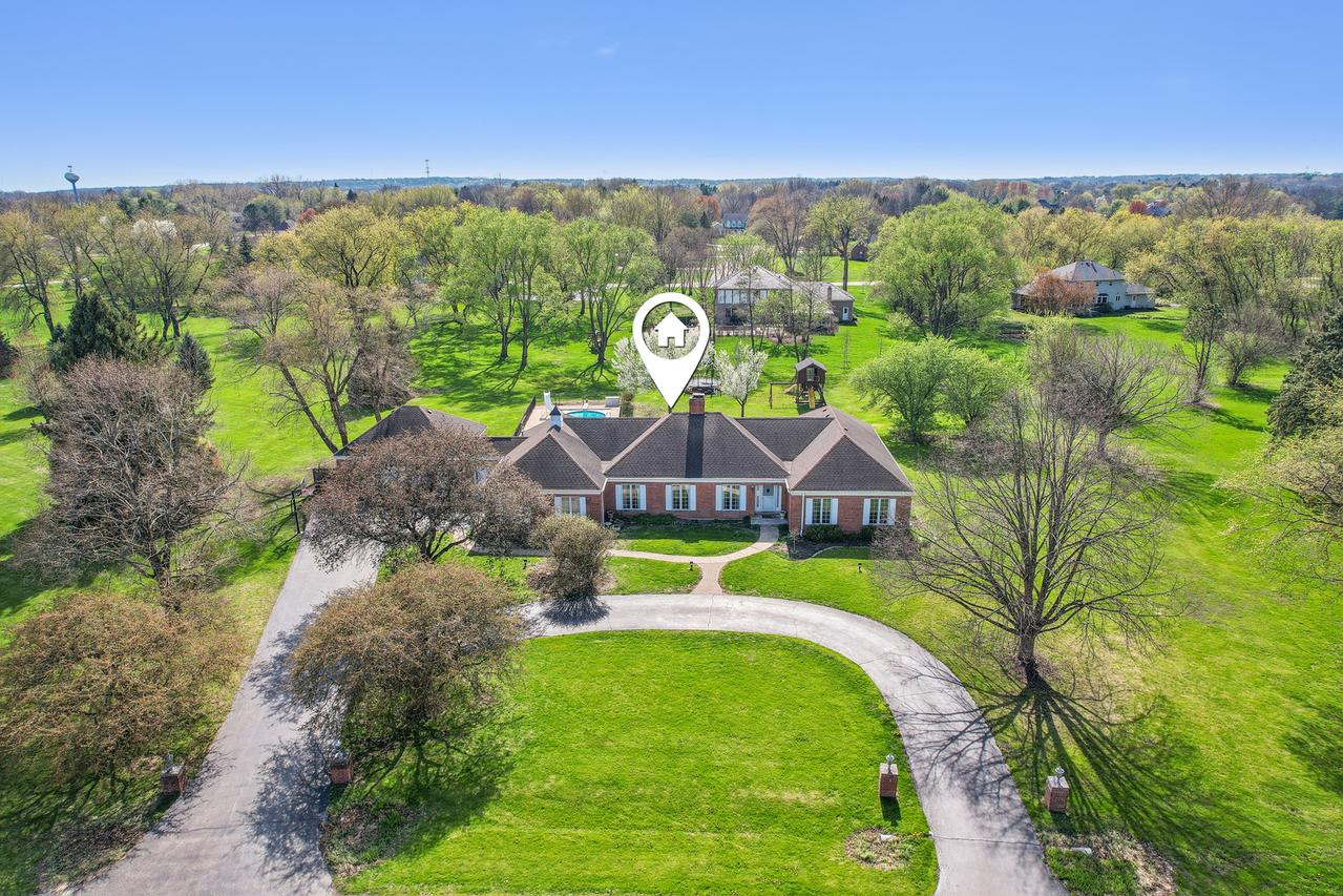 05N464 Buckskin Tr., St. Charles, IL 60175