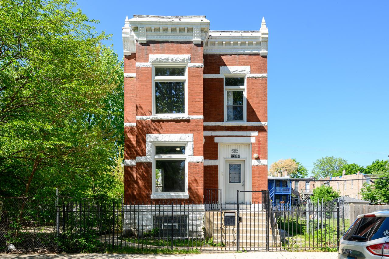 3318 W Walnut St., Chicago, IL 60624