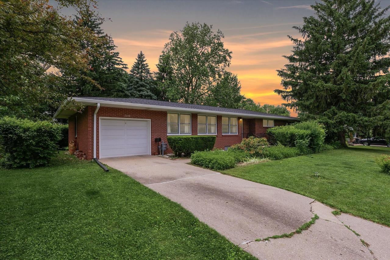 2209 Pond St., Urbana, IL 61801