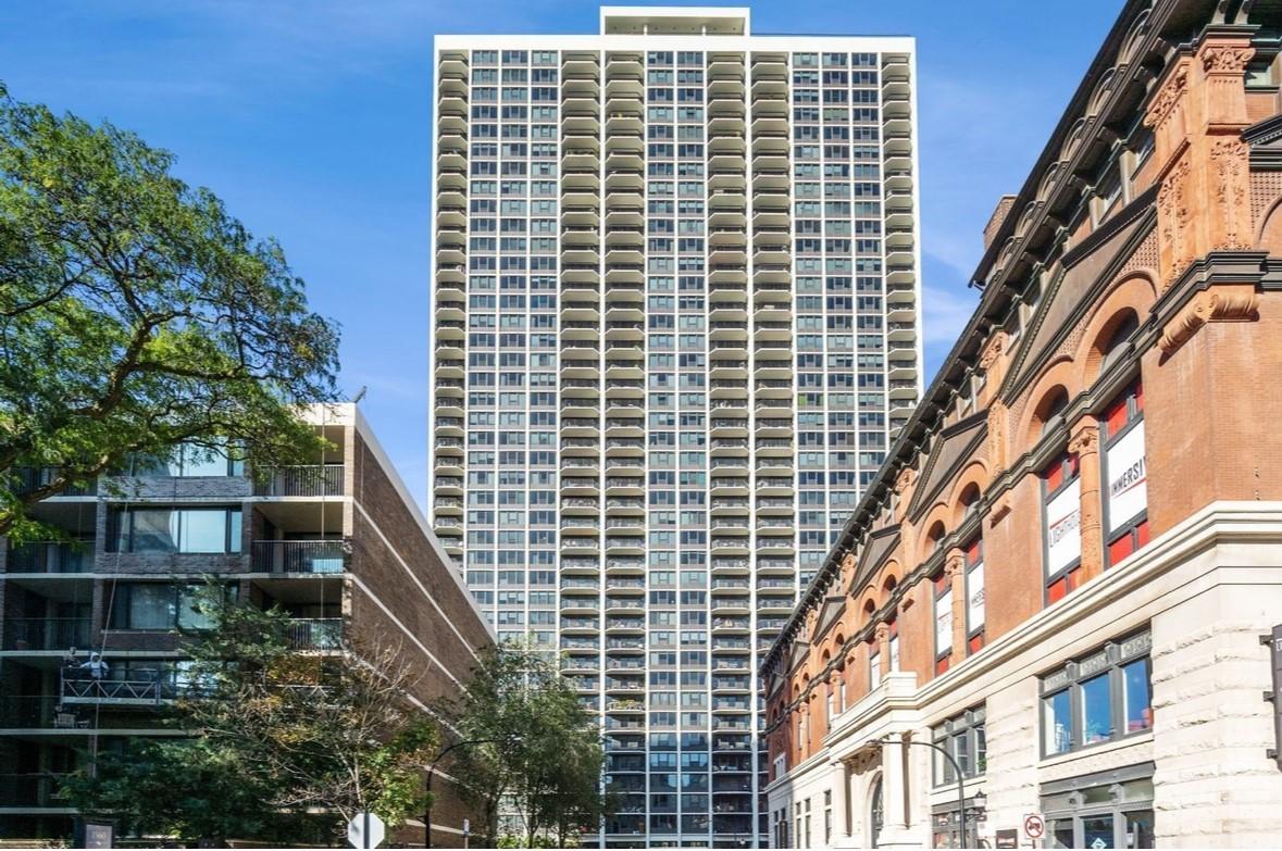 1560 N Sandburg Ter. #2202, Chicago, IL 60610