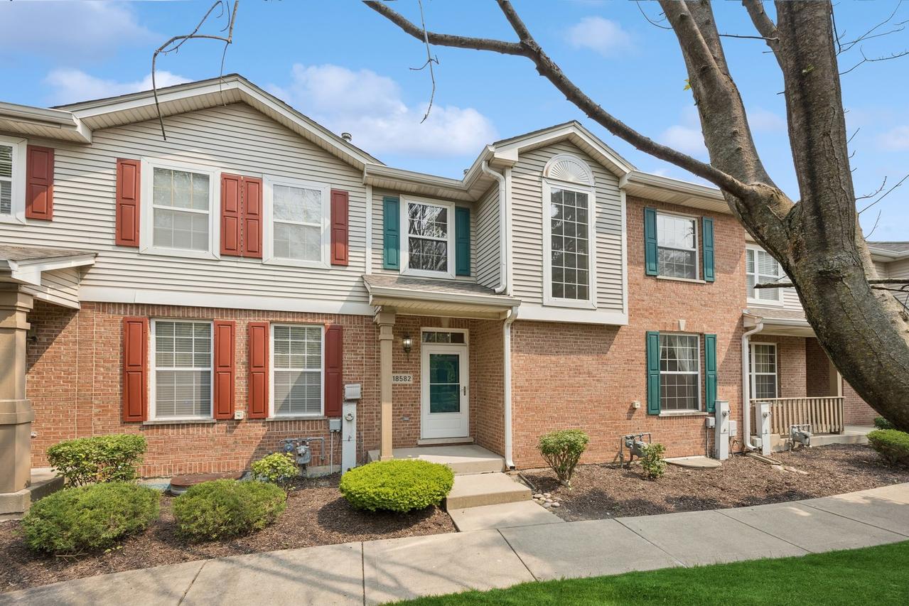 18582 W Point Dr., Tinley Park, IL 60477